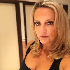 Jo Hicks's Instagram, Twitter & Facebook