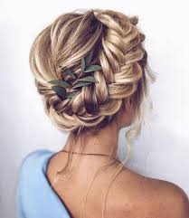 It's easier to blow dry, it keeps your neck cool in the summer, and it requires less product—which means your dry shampoos and shine sprays last longer. 63 Braided Wedding Hairstyle Ideas Weddingomania