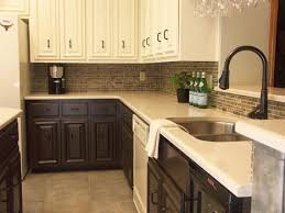 Kitchen With Cabinets In Two Colors Love How The Top Lighter Colored Ones Recede And Open Up The Room Whi Simple Kitchen Kitchen Remodel Kitchen Inspirations