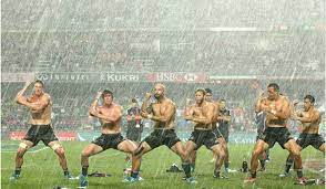 La Foto Del Giorno Una Haka Da Mr Maglietta Bagnata Ma La Maglietta Non C Era On Rugby Maglietta Bagnata Rugby Magliette