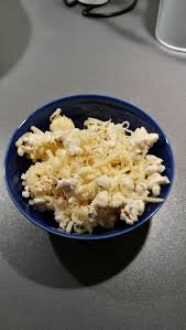Queso does not stretch like melted, shredded cheese, and shredded cheese has. My Fiance Made Popcorn With Shredded Cheese During A Late Night Snack Hunt It S Basically Nachos Was Her Defense Shittyfoodporn