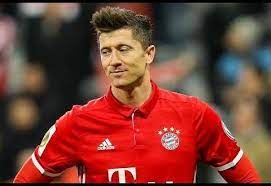 Bayern munich striker robert lewandowski got his hair dyed and uploaded a picture on instagram to show the new look, but fans are confused over the exact colour of his locks as they seem to be a. Robert Lewandowski Hairstyle 2018 Hair Styles Robert Lewandowski Lewandowski Hair 2018
