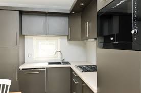 Donkere Keuken Marmer Werkblad Zowel Modellen Uit Stock Als Uw Droomchalet Op Maat Be Home Chaletbouw In Zeeuws Vlaandere Kitchen Home Decor Kitchen Cabinets