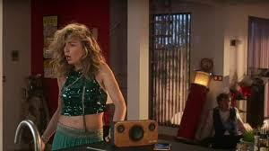 Tout le programme tv du câble, satellite, adsl et tnt. Le Top Vert A Sequins Porte Par Amelie Etasse Dans Scenes De Menages Le Mercredi 29 Avril 2020 A 13h40 Spotern