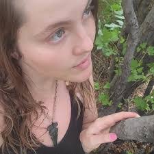 Diana Knight's Instagram, Twitter & Facebook