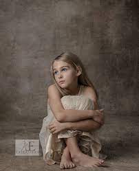 Waiting By Wendy Valderrama 500px Kids Portraits Photography Kids Portraits Children Photography Poses