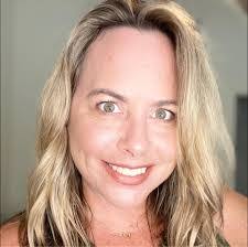 Kellie Lott's Instagram, Twitter & Facebook