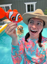 please give a warm welcome to Swim Shady, Oatmeal's mechanical fish 🐠  #PoolTime