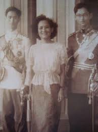 Long Live The King History Smithsonian Magazine The king is dead, long live the king!, or simply long live the king! is a traditional proclamation made following the accession of a new monarch in various countries.