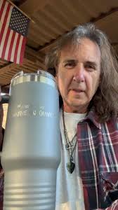 Spring is here, summer is near! #wayneraychavis #wayneraychavismusic  #travelmug