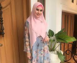Untuk harga, jemuran baju yang terdiri dari 9 batang pipa alumunium yang lebih tahan karat berukuran diameter 2 cm atau 20 mm ini dibanderol seharga rp. Bros Hijab Syari Hijabfest
