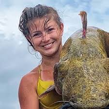 Who is the 'Catfish Girl' Hannah Barron?