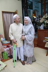 Ubai ismail 21:14:00 0 comments. Adik Beradik Nik Aziz
