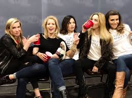 Caity Lotz Caitylotz Twitter Arrow Cast Emily Bett Rickards Supergirl And Flash