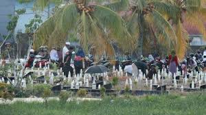 Bagi umat islam, mendoakan saudara yang meninggal dunia menjadi suatu keharusan. Doa Nyekar Ke Makam Orang Tua Dan Tata Cara Nyekar Ke Makam Bacaan Doa Untuk Nyekar Di Kuburan Tribun Pontianak