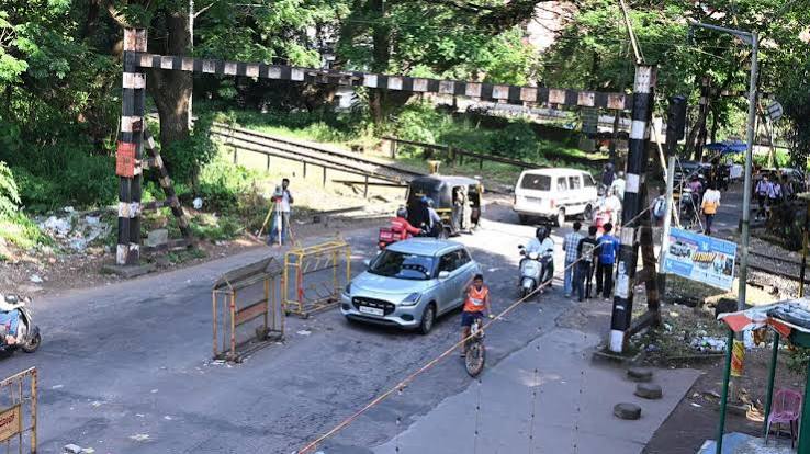Pandeshwar level crossing gate to remain closed for two days for annual maintenance - The Hindu