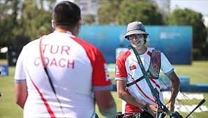 Olimpik milli okçumuz mete gazoz ile yasemin ecem anagöz'ün oluşturduğu takım tarihi bir başarıya imza attı. Mete Gazoz Hastaligi