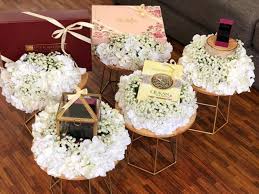 Tutorial gubahan dulang hantaran menggunakan bunga matahari dekorasi ala gaya rustic by doorgiftmurahbatugajah. Sebelum Memilih Hantaran Ini Perkara Yang Anda Perlu Tahu Pesona Pengantin