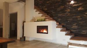 Grundofen In Schwebender Ausfuhrung Grundofen Speicherofen Kachelofen Ofen Kamin Warme Holz Feuer Wohnzimmer Ofenkunst Rie Kamin Kaminbau Kachelofen