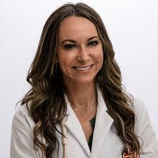 Lori Motto's Instagram, Twitter & Facebook