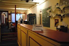 Die freude ist groß, doch die sorgen leider noch nicht verflogen. Hier Wird Kuhnes Gewagt Theater Verlangertes Wohnzimmer Kampft Sich Durch Die Krise Friedrichshain