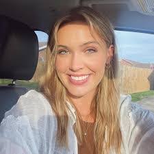 Allison Tolbert's Instagram, Twitter & Facebook