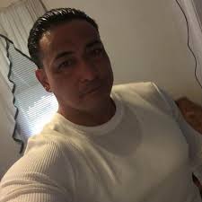 🚨 Help us choose the best sticker design! 🚨 We're testing 4 new sticker  styles for the Falcon Pro and we'd love to hear your thoughts! Which one  would YOU rock on