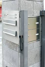 Briefkasten Aus Edelstahl In Einer Natursteinsaule Briefkasten Briefkasten Modern Kasten