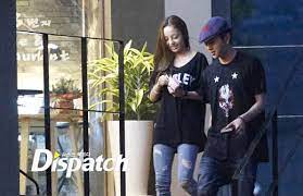 Banyak penggemar yang masih mendukung mereka berdua, seperti yang terlihat di komentar klip lama dirinya yang berbicara tentang hubungan mereka setelah putus. Lee Ji Ah Seoulbeats