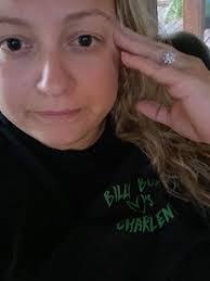 Sharon Handley's Instagram, Twitter & Facebook