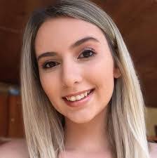 Silvia Cabral's Instagram, Twitter & Facebook