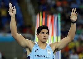 Comenzó a practicar lanzamiento de jabalina en la escuela gracias al hombre que lo formó como un deportista. Atleta Argentino Braian Toledo Murio En Accidente De Motoconexion Deportiva