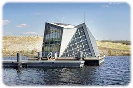 Haus am see ii verfügt über drei geräumige schlafzimmer, alle mit bequemen doppelbetten. Schwimmende Autarkie Kubistisches Autartec Haus Im Bergheider See Ist Fertig Oiger