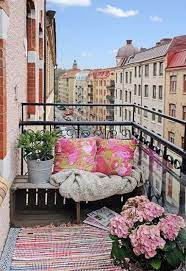 Idee Fai Da Te Per Arredare Balconi E Terrazzi 19 Idee Low Cost Paperblog Nel 2020 Decorazione Da Balcone Design Di Balcone Giardini Da Balcone Piccoli