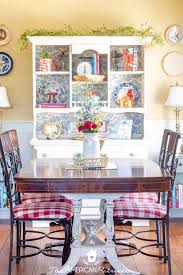 Richie maureen wright decorates her manufactured home beautifully for every holiday but the colors of her home paired with red, white, and blue of the patriotic decor really pairs well. 12 Easy Colorful Rustic Patriotic Farmhouse Decorating Ideas