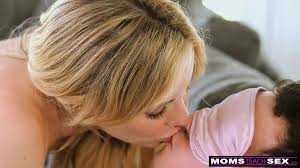 üvey anneye bakmak yasak ama sikmek serbest Porno 7DAK farkıyla izle