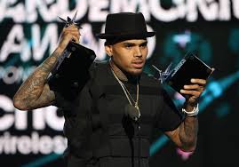 Furieux soulja boy a décidé d'étaler leur querelle sur les réseaux sociaux. Chris Brown Gagne La Garde Alternee De Sa Fille Royalty Elle