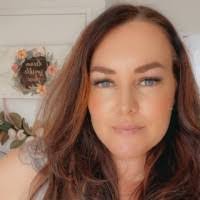 Veronica Earle's Instagram, Twitter & Facebook