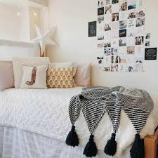 The preppy room design category is so broad and effortless to put together. Preppy Dorm Room Decor 20 Ideas To Fall In Love With Preppy Dorm Room Decor Preppy Dorm Room Preppy Dorm