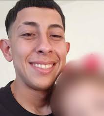 Como Josué Nicolas Tinoco de 26 años fue identificada la persona que fue  encontrada sin vida esta mañana en la Colonia Godoy, Choloma, Cortés. Según  reportes anoche recibió una llamada salio en