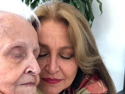 Es prima del guionista joaquín oristrell. Solo Por Ti Vivi Daniela Romo Se Despidio De Su Madre Que Murio Con Un Mision Cumplida En La Boca Infobae