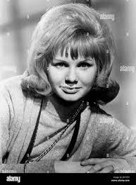 Jennie Linden's Instagram, Twitter & Facebook