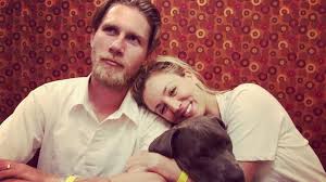 Kaley Cuoco Doesn T Live With Husband Karl Cook A Year After They Wed Newly married kaley cuoco and hubby ryan sweeting attended the lakers game on jan. kaley cuoco doesn t live with husband