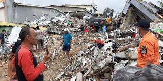 Gempa di sulbar timbulkan korban jiwa dan kerusakan bangunan wilayah yang terletak dekat dengan sumber gempa bumi adalah kabupaten majene dan sekitarnya provinsi sulawesi barat. Update Gempa Sulbar 81 Orang Meninggal 1 150 Rumah Rusak Merdeka Com
