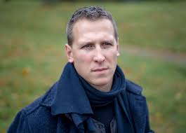 Inger Christensen-monument skaber debat: »Hvis jeg havde sat et hoved på  figuren, ville folk begynde at diskutere, om den lignede«