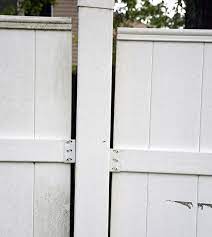 Vinyl railing vinyl fence brackets. Routed Vs Bracketed Vinyl Fence Tampa Fl Florida State Fence