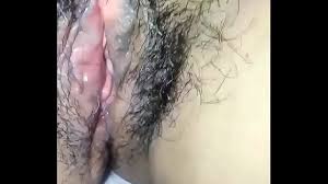 tiene la pucha peluda y se la abre - XNXX.COM