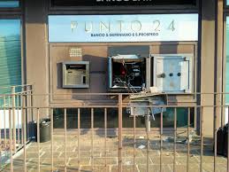 Via fratelli cervi, 72/l,reggio emilia,42100 distanza: Reggio Emilia Assalto Con L Esplosivo Al Bancomat Della Bpm A San Maurizio Video Reggionline Telereggio Ultime Notizie Reggio Emilia
