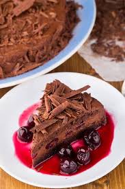 Gateau Gourmand Chocolat Et Cerises Un Petit Delice A Decorer A Votre Gout Recette Gateau Gourmand Chocolat Gourmandise