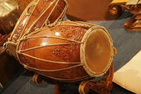 Alat musik tradisional jawa barat ini terbuat dari kayu kelapa, cempepak, ataupun nangka yang dilapisi kulit hewan seperti kerbau atau kambing. 12 Alat Musik Tradisional Jawa Barat Dan Penjelasannya Tokopedia Blog